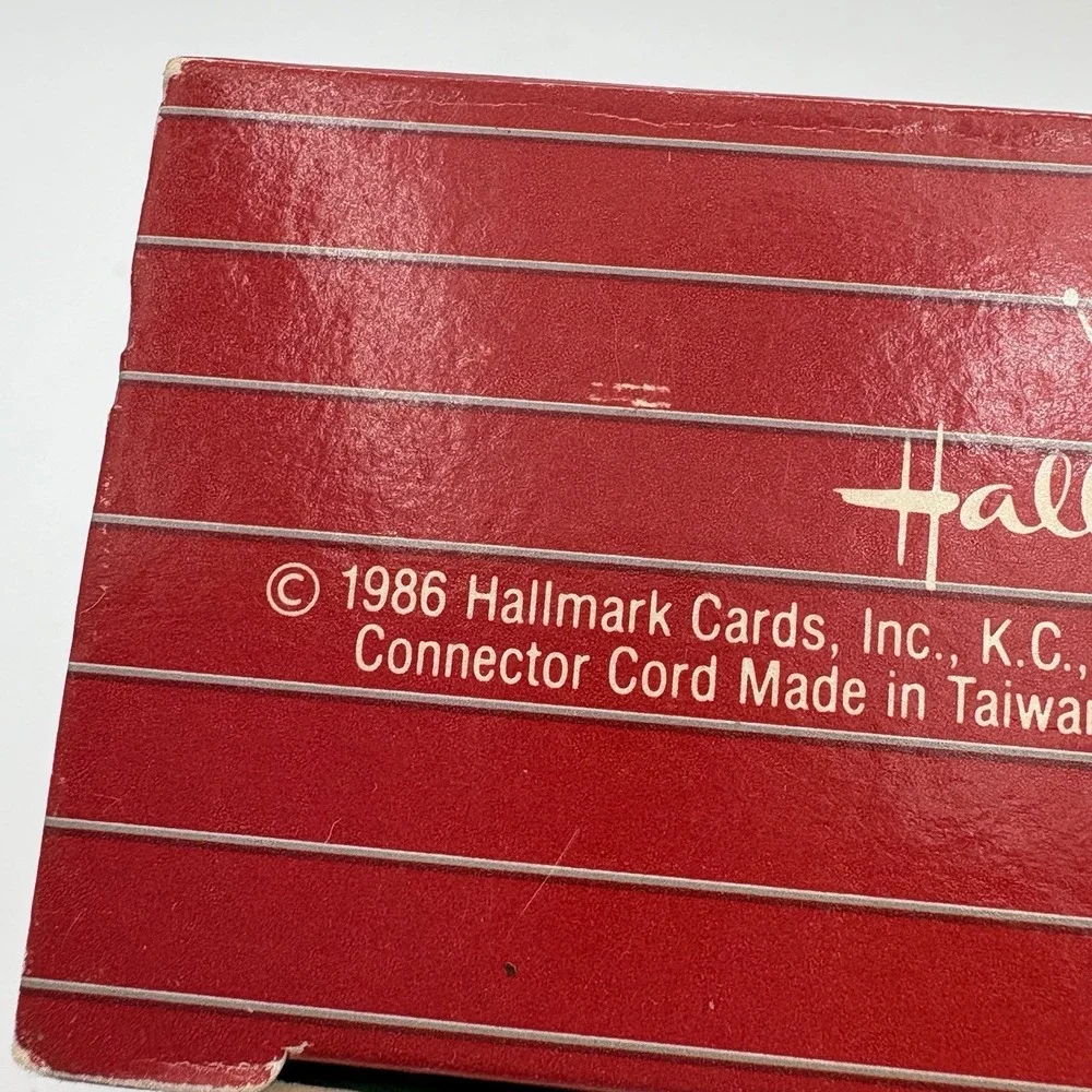 Hallmark Holiday Magic Lighted Ornament 1986 Elf with Icicle Keep on Glowin'‎
